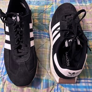 Adidas Men's Black and White Classic Sneakers Retropy E5 size 12. Like new!!